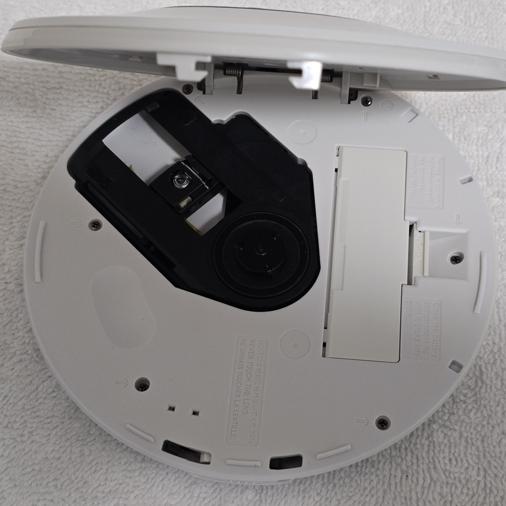 Sony CD Walkman Disc Mp3 D-NE329LIV & Speaker Stand BCA-DNE320S Bundle Vintage - Picture 11 of 16